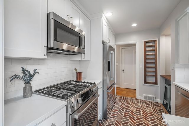 5232 38th Avenue NE, Seattle, WA 98105