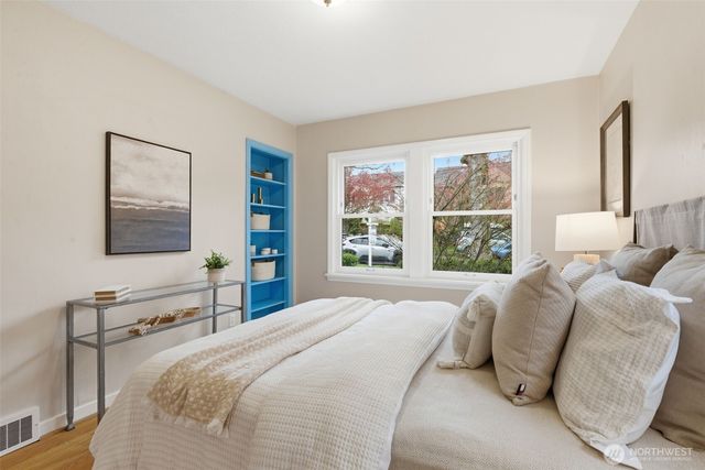 5232 38th Avenue NE, Seattle, WA 98105