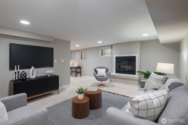 5232 38th Avenue NE, Seattle, WA 98105