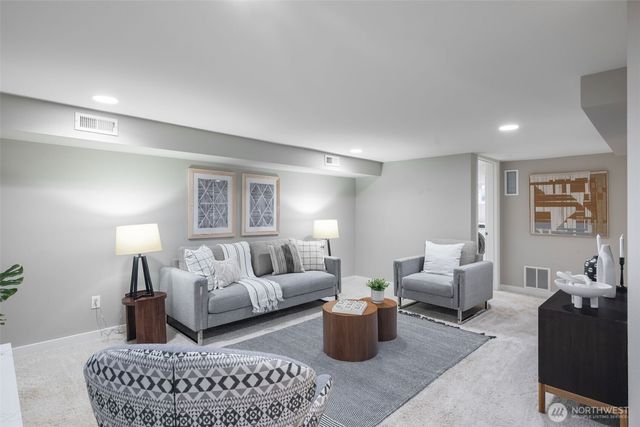 5232 38th Avenue NE, Seattle, WA 98105