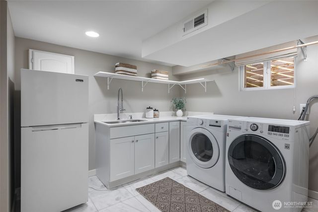 5232 38th Avenue NE, Seattle, WA 98105