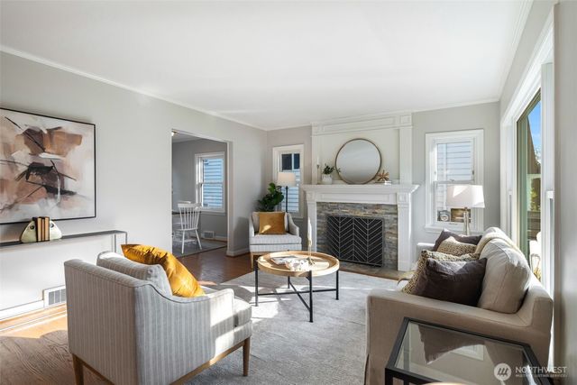 5232 38th Avenue NE, Seattle, WA 98105