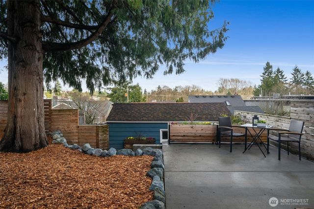 5232 38th Avenue NE, Seattle, WA 98105