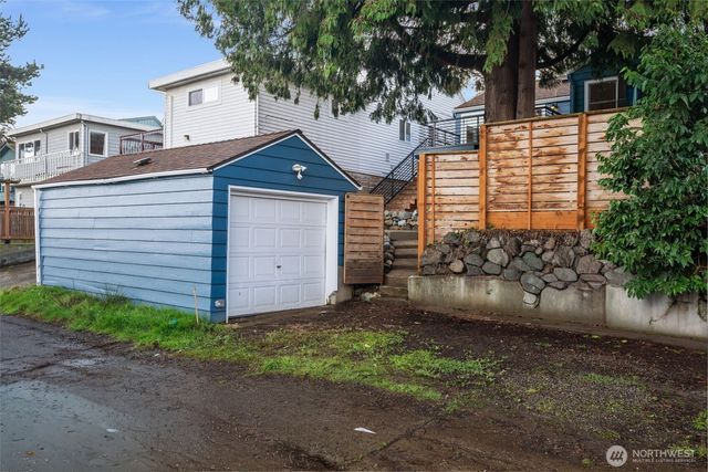 5232 38th Avenue NE, Seattle, WA 98105