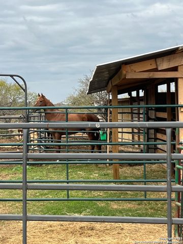 3285 Pittman Rd, St Hedwig, TX 78152