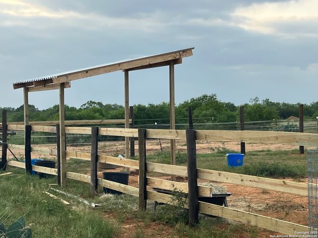 3285 Pittman Rd, St Hedwig, TX 78152