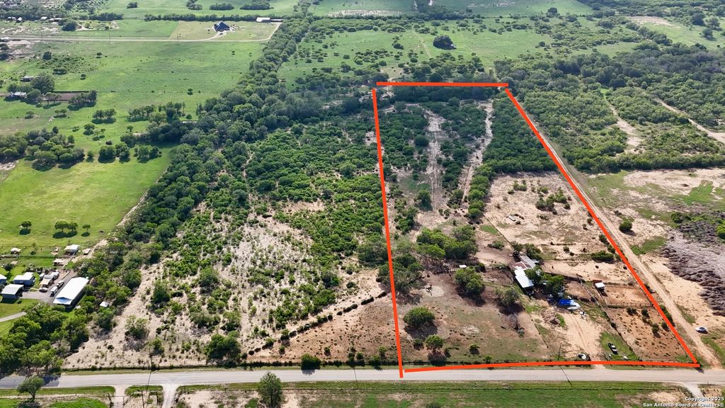 3285 Pittman Rd, St Hedwig, TX 78152