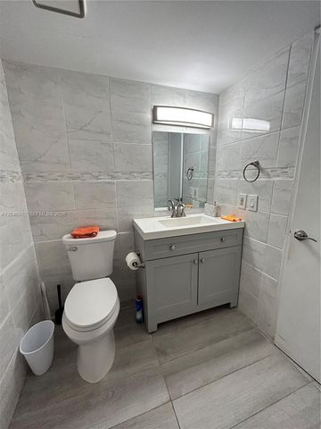 9421 Fontainebleau Boulevard 20235, Miami, FL 33172