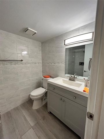 9421 Fontainebleau Boulevard 20235, Miami, FL 33172