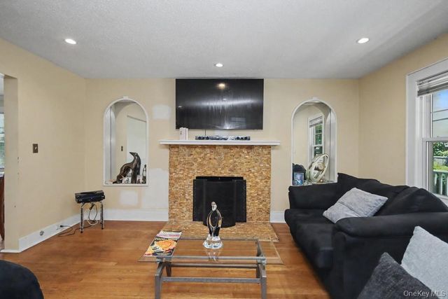 280 W Post Road, White Plains, NY 10606
