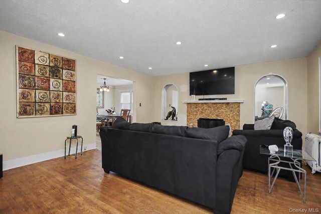 280 W Post Road, White Plains, NY 10606