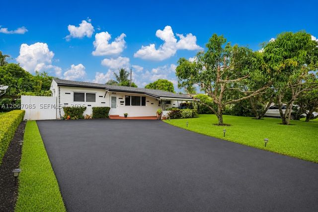 7561 Meridian St, Miramar, FL 33023
