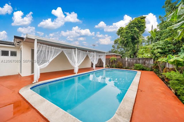 7561 Meridian St, Miramar, FL 33023