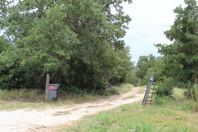 332 Thousand Oaks DR, Cedar Creek, TX 78612