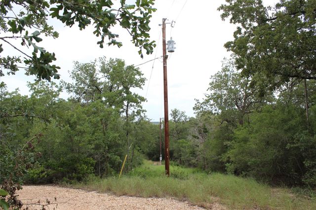 332 Thousand Oaks DR, Cedar Creek, TX 78612