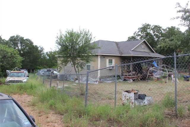 332 Thousand Oaks DR, Cedar Creek, TX 78612
