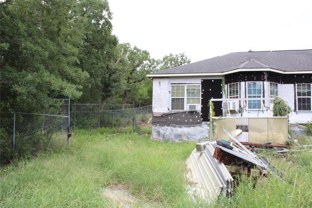 332 Thousand Oaks DR, Cedar Creek, TX 78612