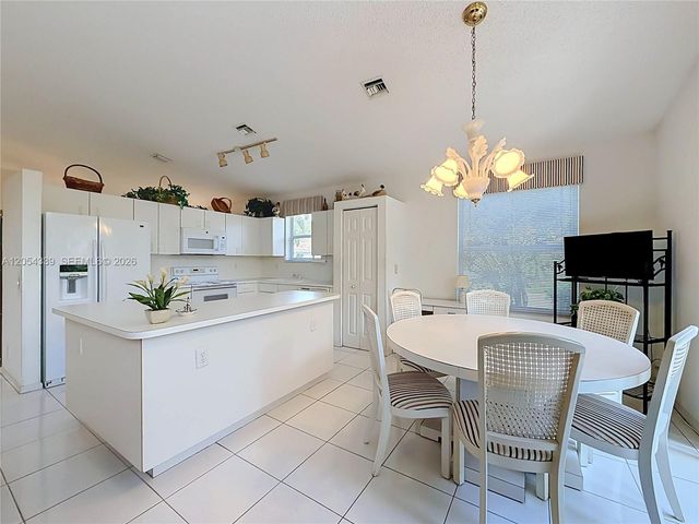 9786 Lemonwood Ct, Boynton Beach, FL 33437