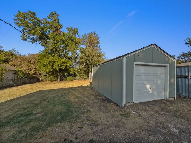 4212 Mccart Avenue, Fort Worth, TX 76115