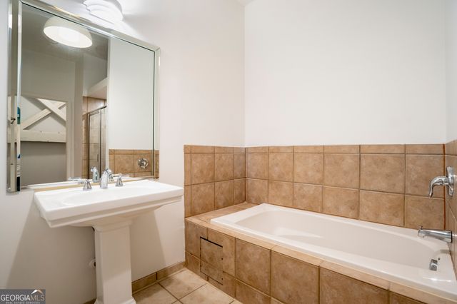 1596 Cleveland Avenue APT 301, East Point, GA 30344