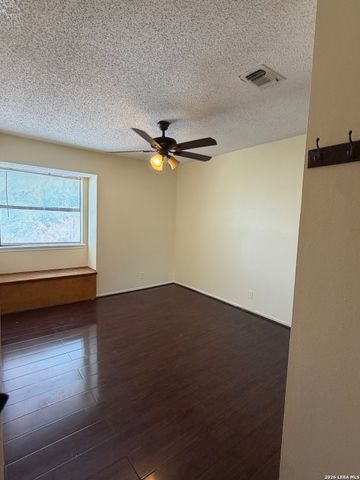 9510 Scots Gln, San Antonio, TX 78240