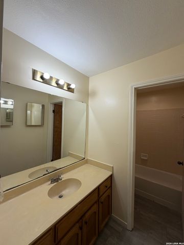 9510 Scots Gln, San Antonio, TX 78240
