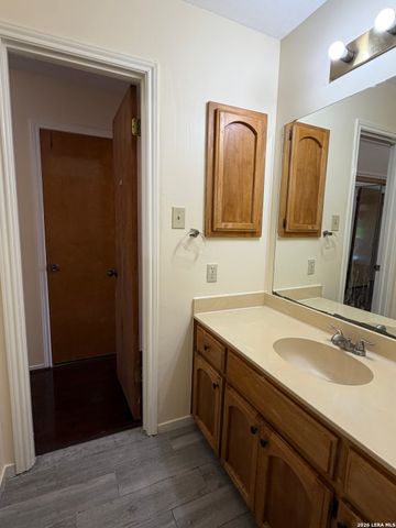 9510 Scots Gln, San Antonio, TX 78240