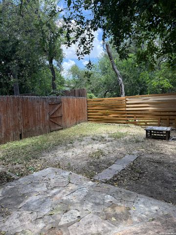 9510 Scots Gln, San Antonio, TX 78240