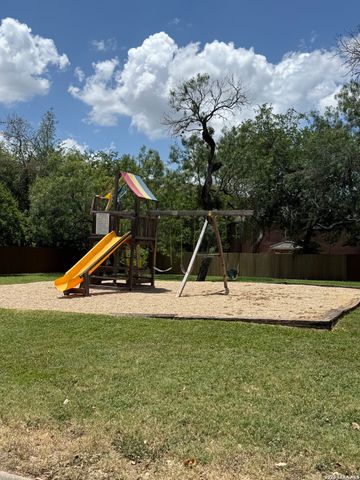 9510 Scots Gln, San Antonio, TX 78240