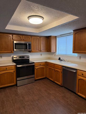 9510 Scots Gln, San Antonio, TX 78240