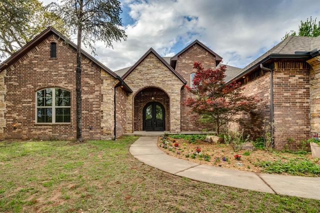 2082 Vaquero Court, Edmond, OK 73034