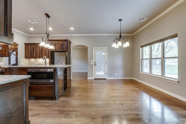 2082 Vaquero Court, Edmond, OK 73034