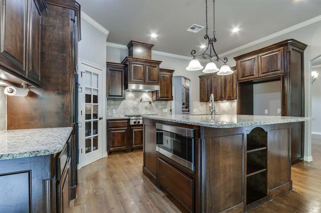 2082 Vaquero Court, Edmond, OK 73034