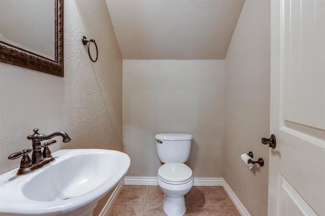 2082 Vaquero Court, Edmond, OK 73034