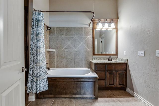 2082 Vaquero Court, Edmond, OK 73034