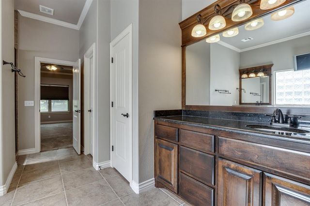 2082 Vaquero Court, Edmond, OK 73034