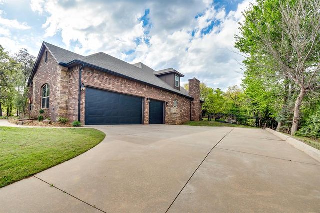 2082 Vaquero Court, Edmond, OK 73034