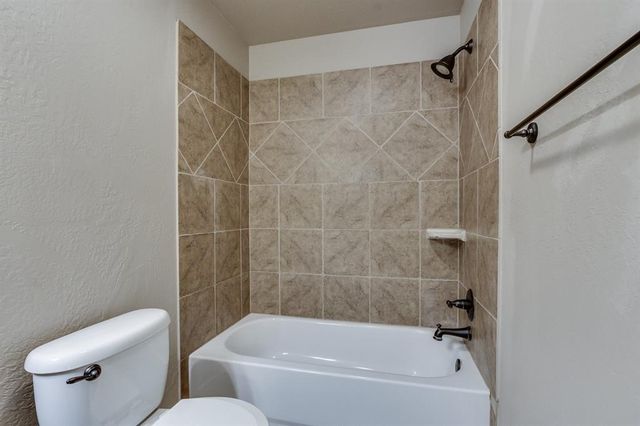 2082 Vaquero Court, Edmond, OK 73034