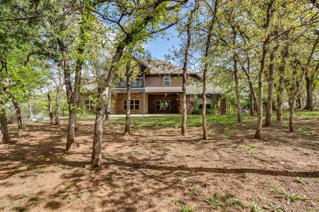 2082 Vaquero Court, Edmond, OK 73034