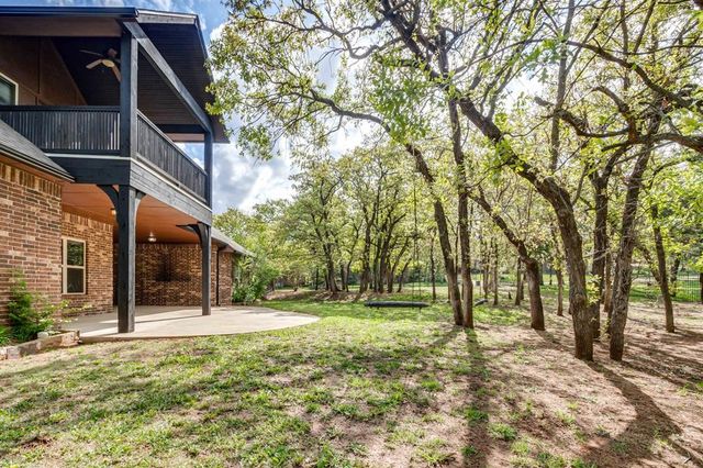 2082 Vaquero Court, Edmond, OK 73034