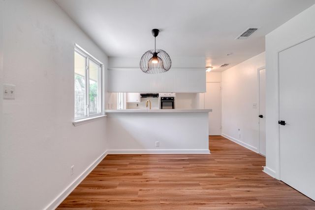 10214 Oak Hollow DR, Austin, TX 78758