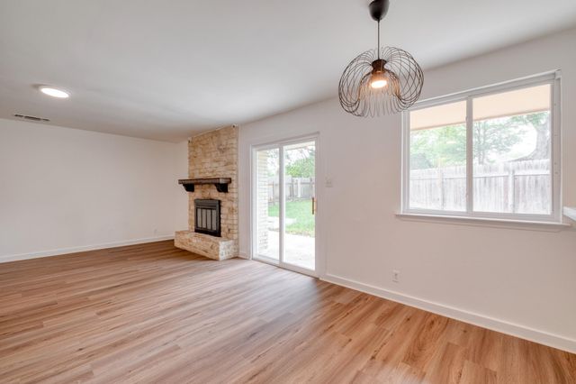 10214 Oak Hollow DR, Austin, TX 78758