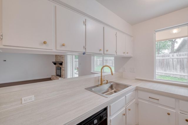 10214 Oak Hollow DR, Austin, TX 78758