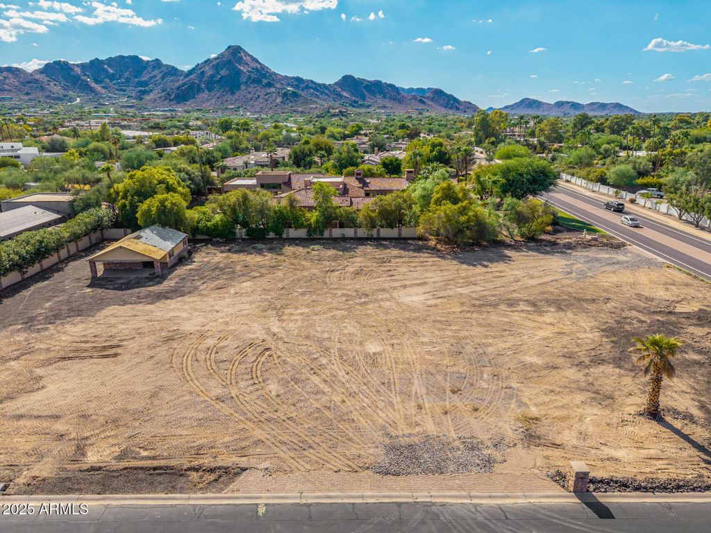 6601 E MOCKINGBIRD Lane 15, Paradise Valley, AZ 85253