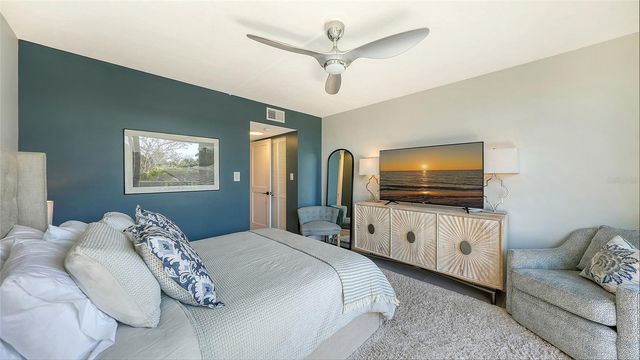 4900 OCEAN BOULEVARD 304, Sarasota, FL 34242