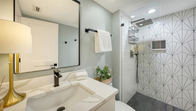 4900 OCEAN BOULEVARD 304, Sarasota, FL 34242