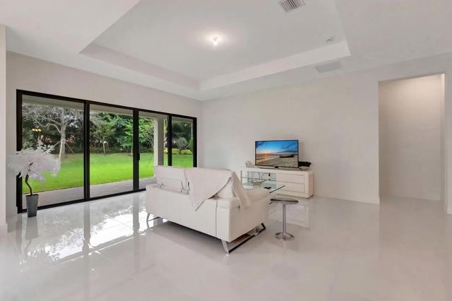 8612 SWINLEY FOREST Way, Boca Raton, FL 33434