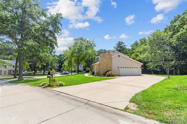 127 Cedar Mill Drive, St Charles, MO 63304