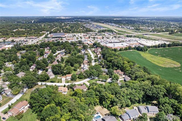 127 Cedar Mill Drive, St Charles, MO 63304