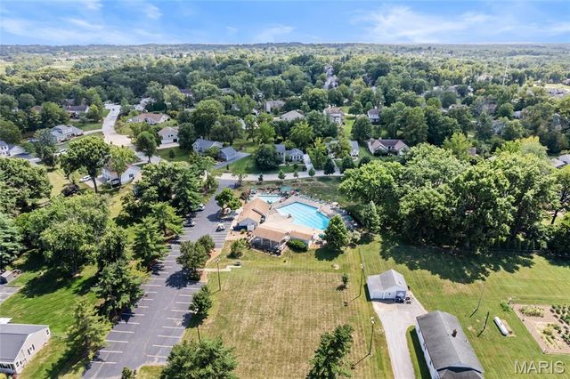 127 Cedar Mill Drive, St Charles, MO 63304